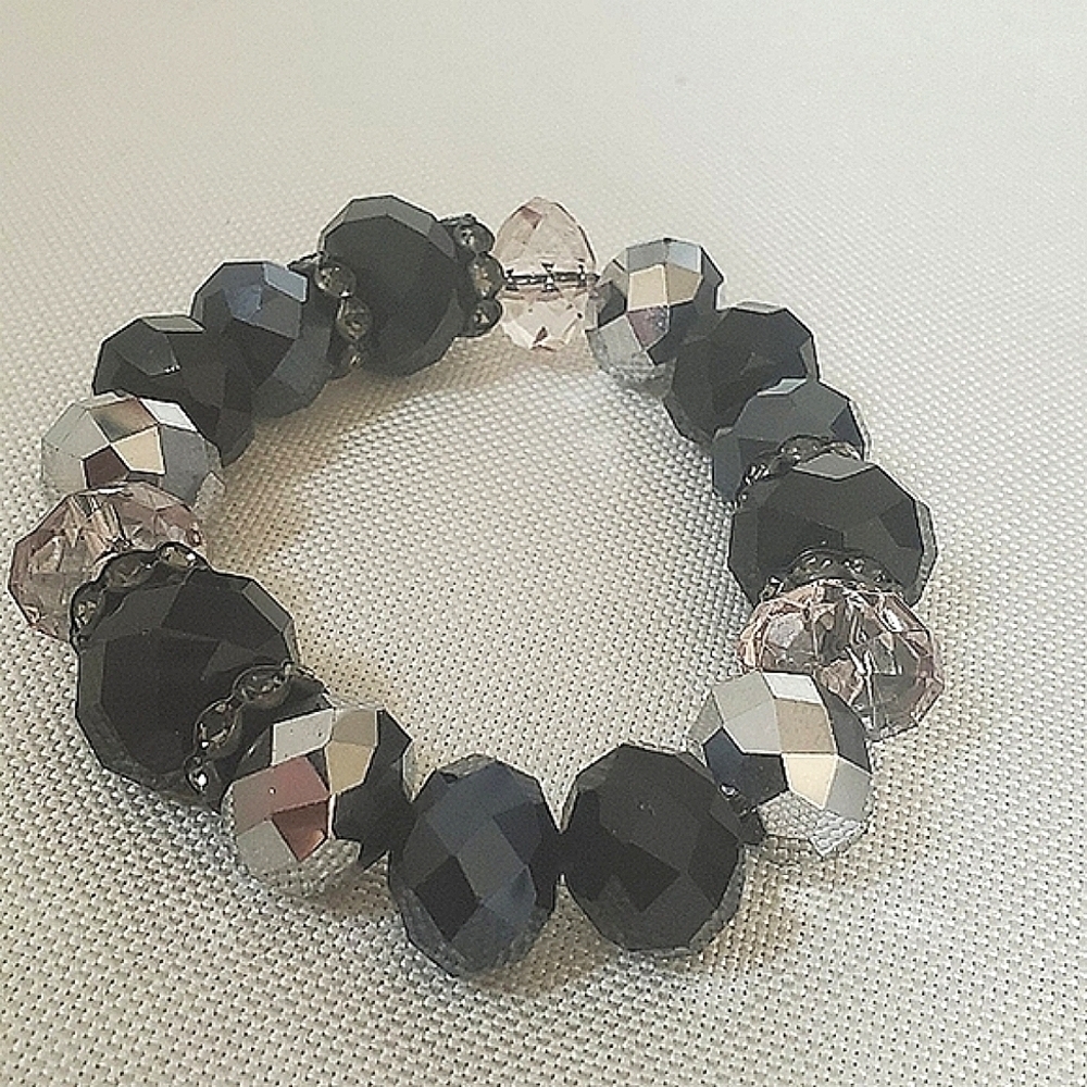 Fashion Crystal Silver tone and Black Bracelet. 🌴